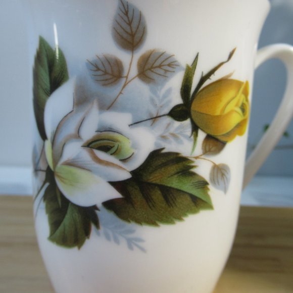 2 Fine Bone China Mugs Roses by Royal Windsor, England - Picture 6 of 13